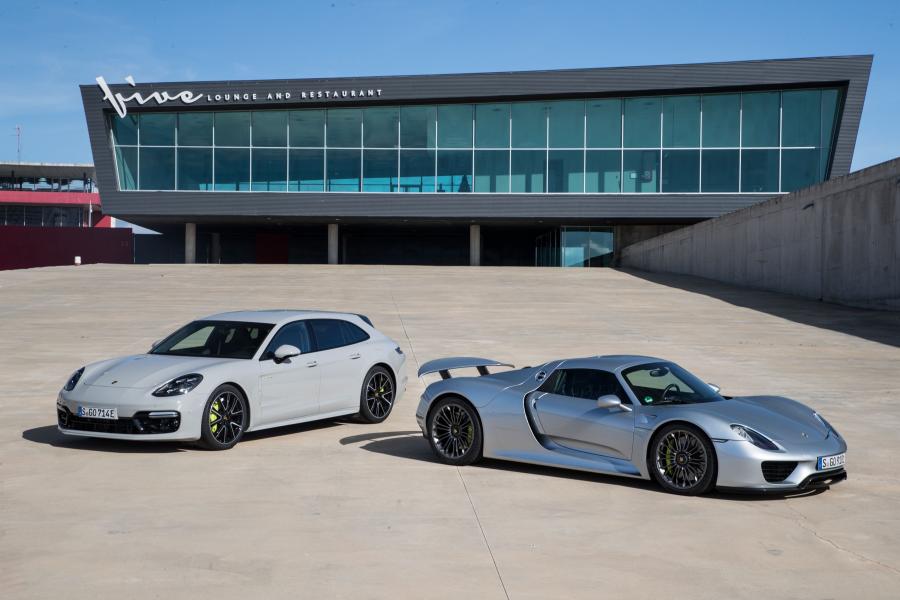  Porsche 918 Spyder 2014 года  (фото 24 из 111)